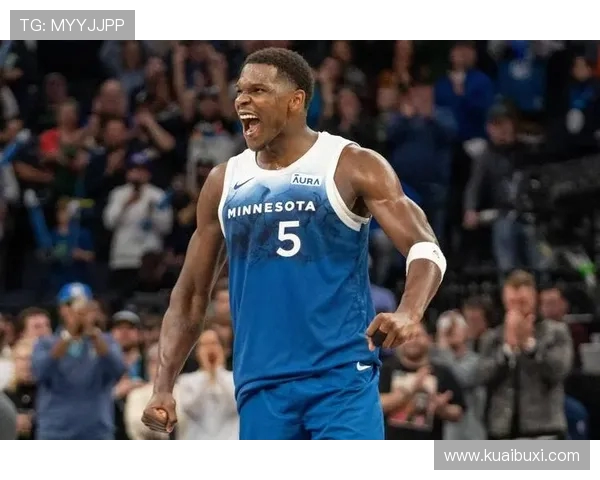 爱德华兹谈球队依靠芬奇能量拼搏 确定为他缴纳罚款决策